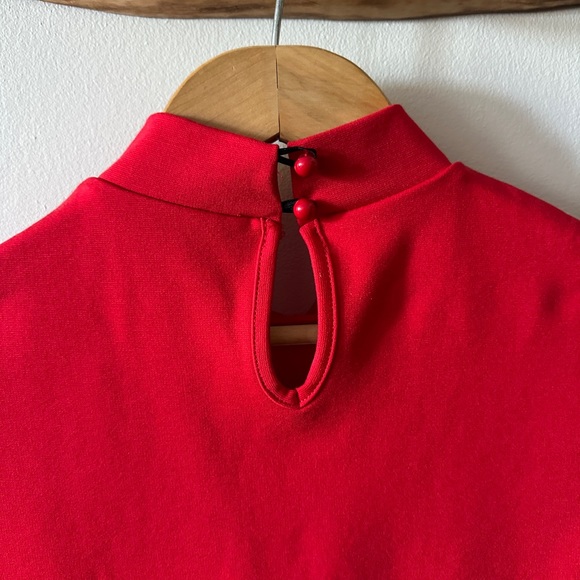 Red Sleeveless dress - Picture 3 of 4